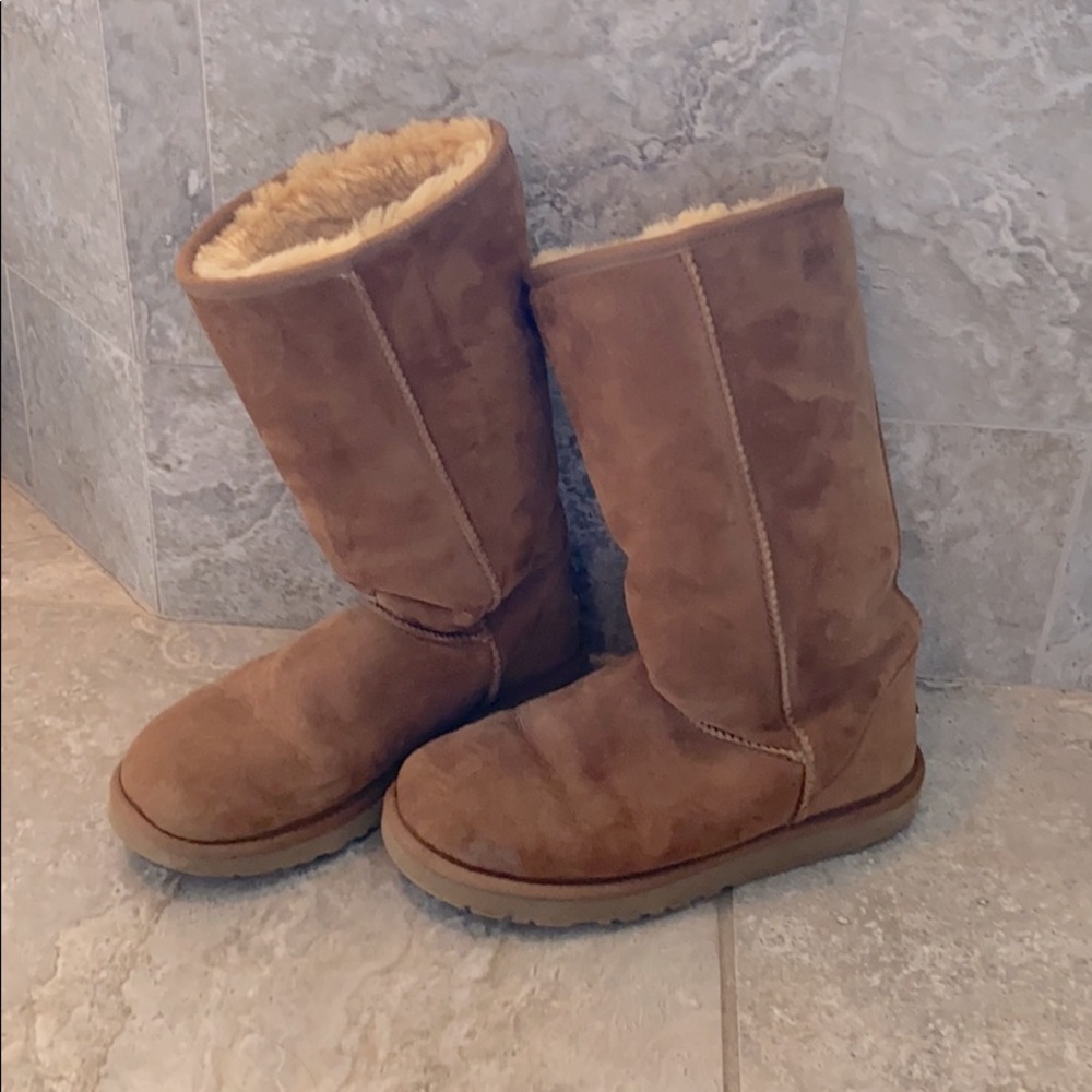 Size 8 Ugg Women’s Classic Tall II Boot